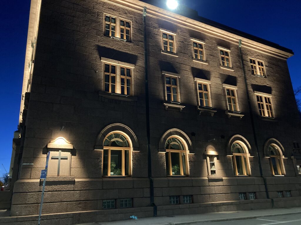 LED-valaistus julkisivussa